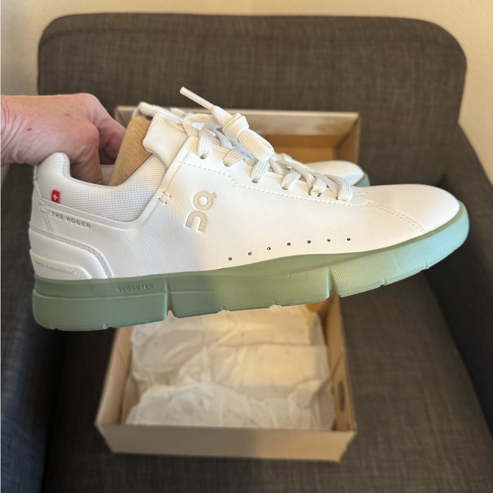 On Running “The RODGER Advantage “ Men's White and Green Sneakers